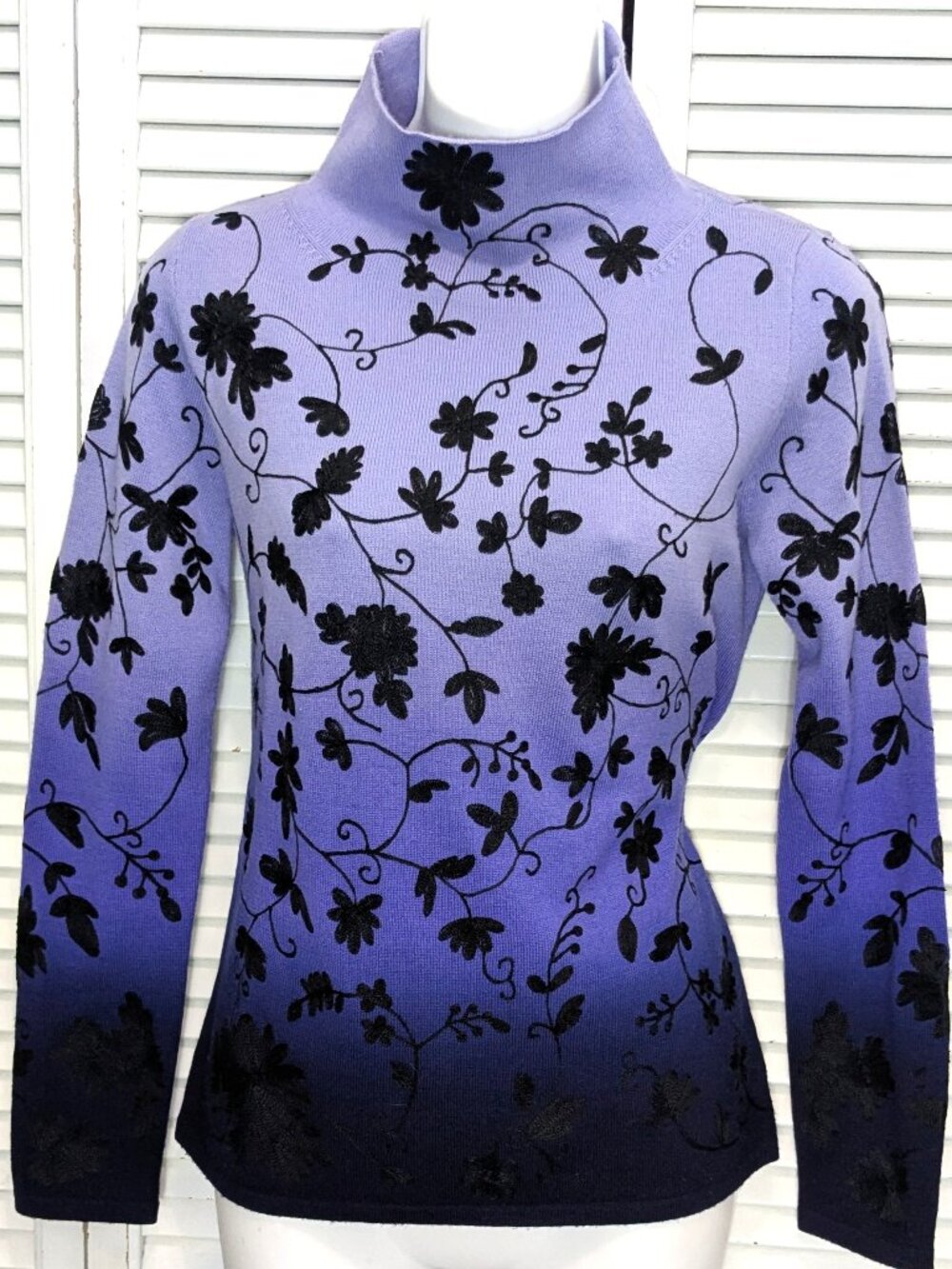 VTG Dana Buchman Boutique Embroidered Mock Neck Sweater Lavender Ombre Wool